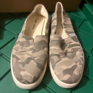 Toms Camo Slip on shoes size 9.5